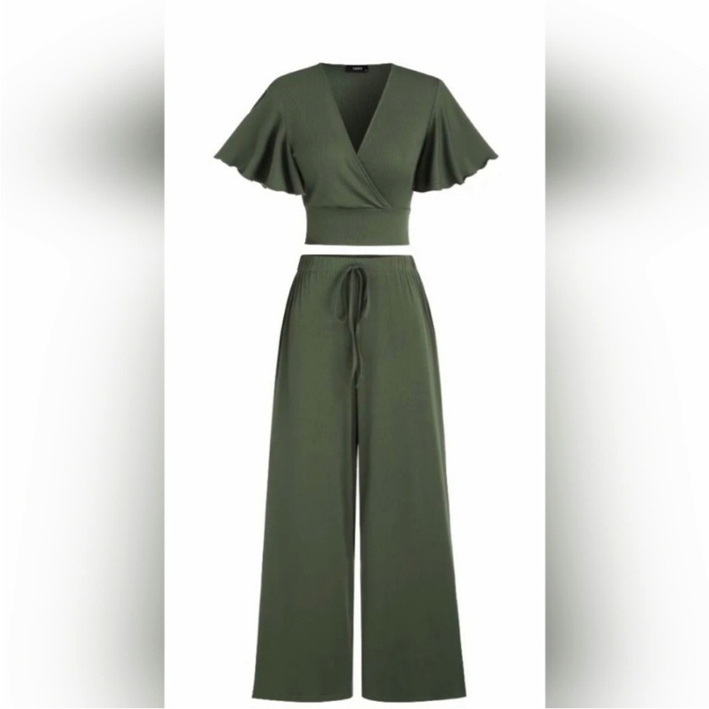 V-NECK SOLID RUCHED CROP TOP & PANTS MATCHING SET